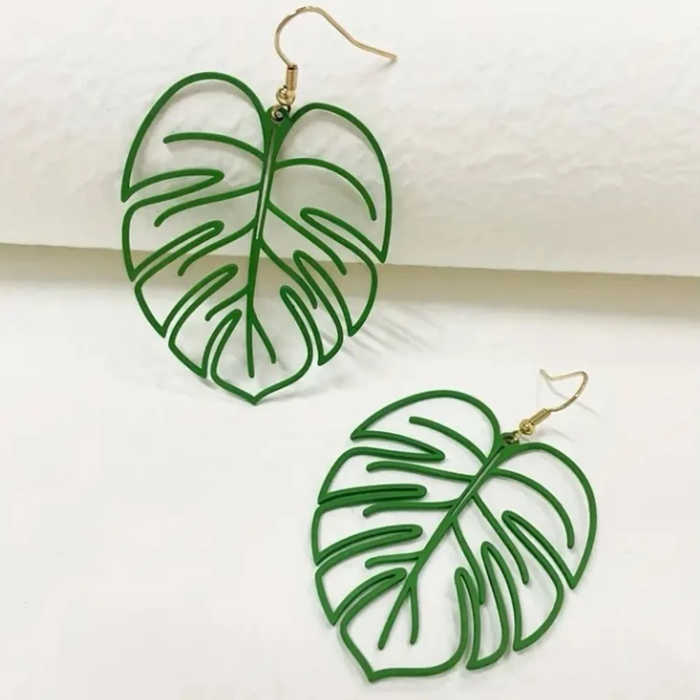 ✨Anthropologie Santana Green Leaf Earrings